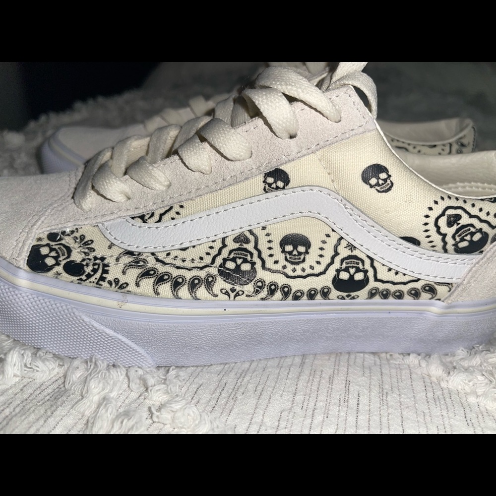 Vans - Picture 2 of 3